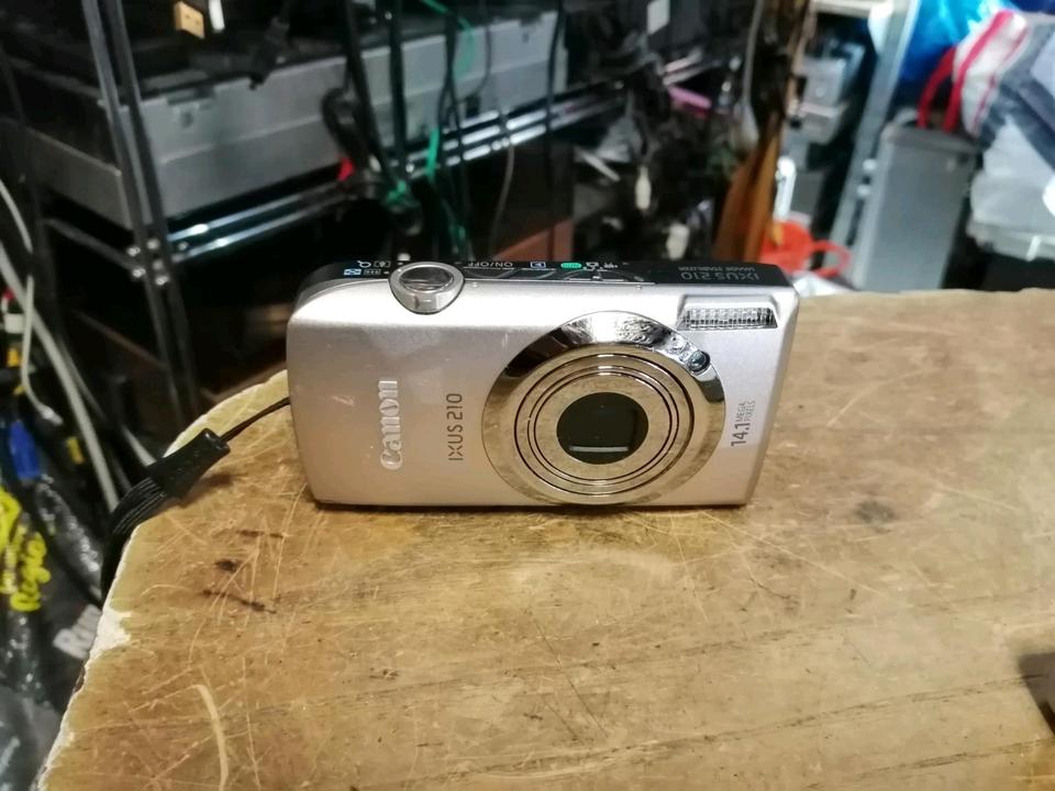 CANON IXUS 210, Digital-Kamera mit Zubehör!! guter Zustand!!