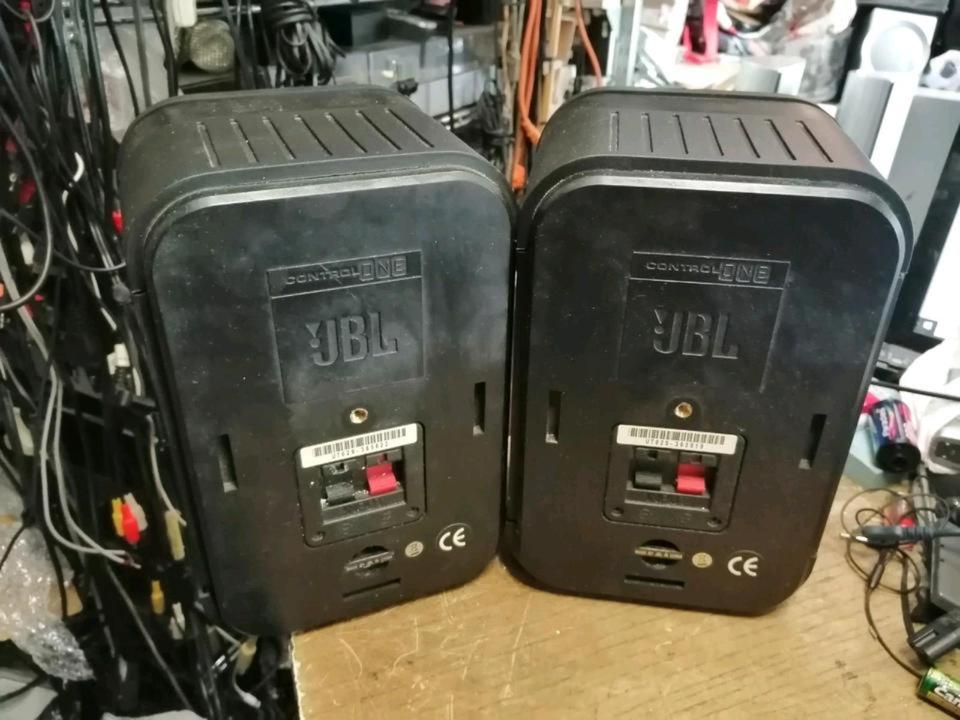 JBL Control ONE, 2 tolle Boxen und 2 Halterungen!! Guter Zustand!