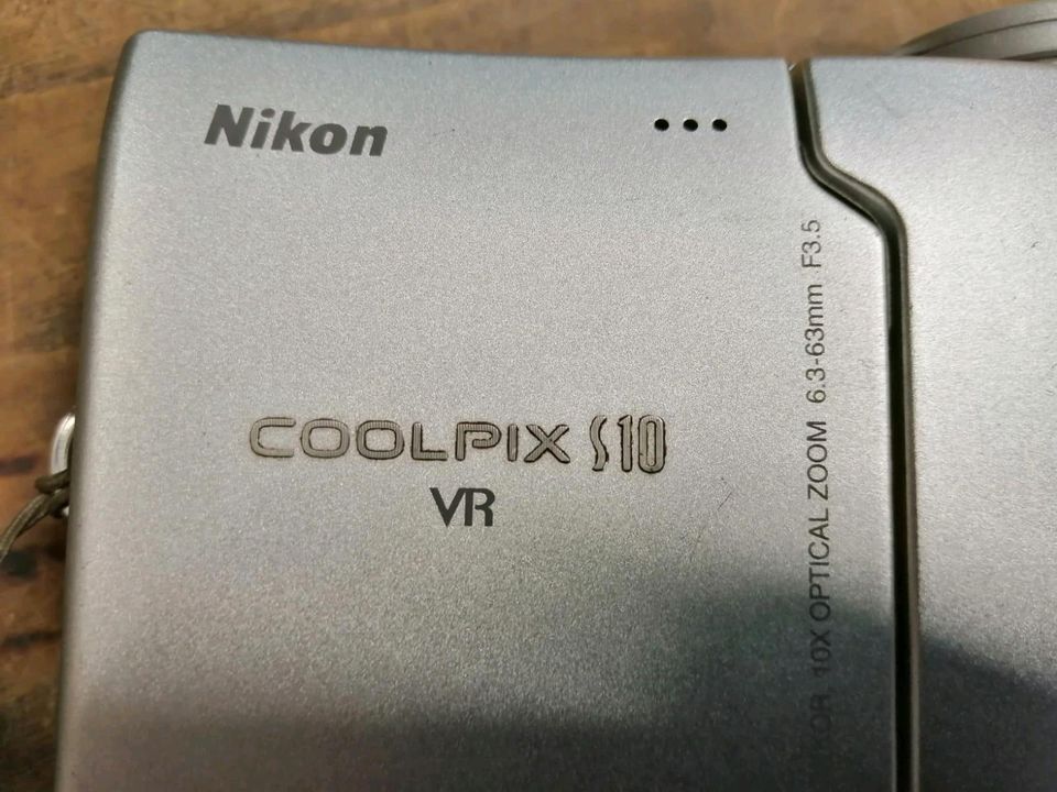 NIKON COOLPIX S10 VR, Digital-Kamera mit Zubehör!!