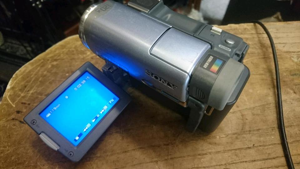 SONY DCR-TRV22E, MiniDV-Videocamera mit Zubehör!!