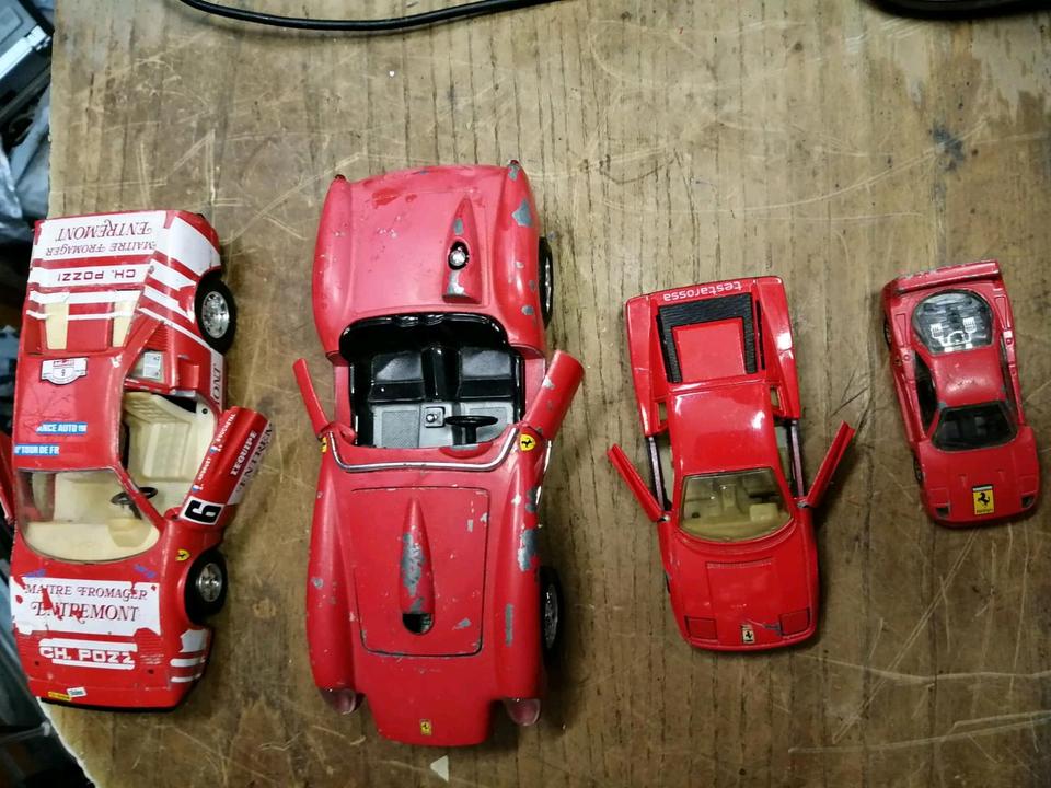 4 FERRARI Metall-Modell Autos, Metall, guter Zustand!