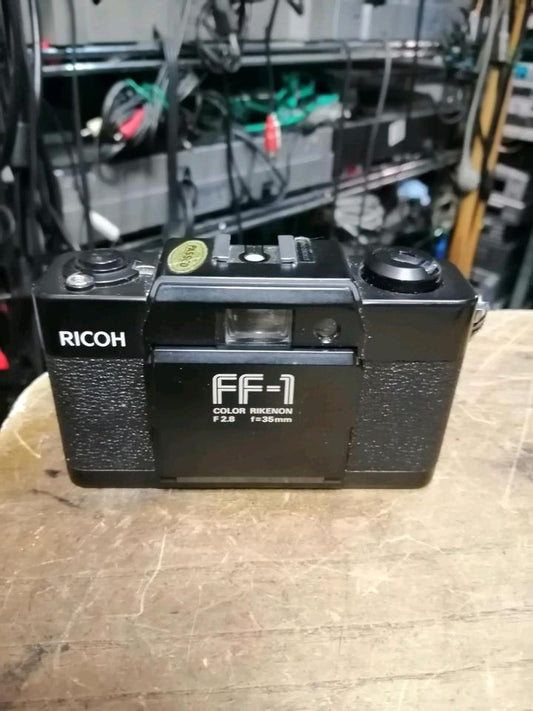 RICOH FF-1 Color Rikenon, Analog-Kamera mit 2 NEUEN Batterien!!