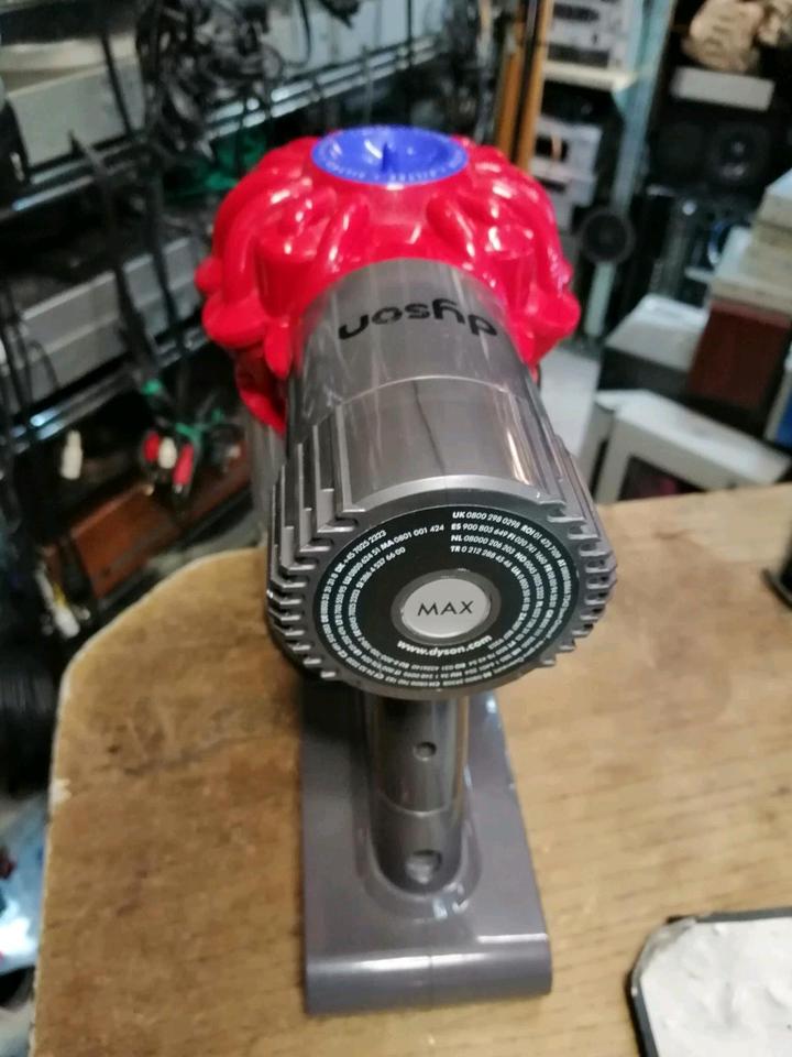 DYSON V6 trigger, Akku-Staubsauger mit NEUEN Akku und Zubehör!!