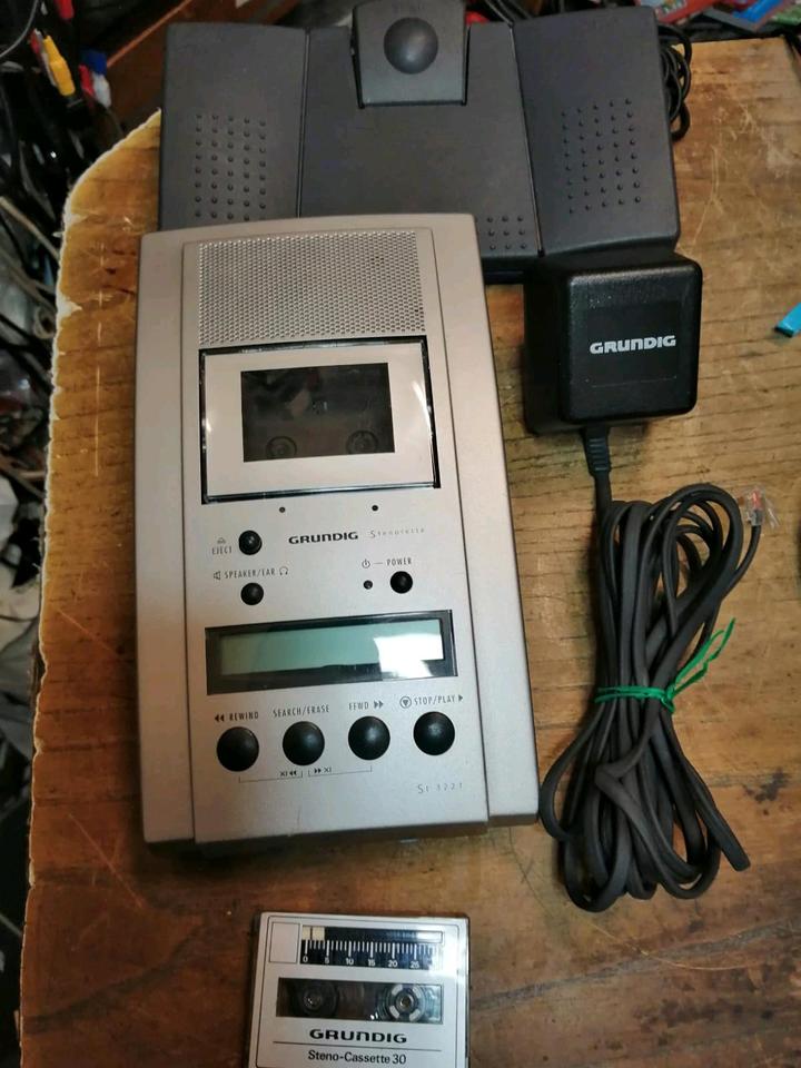 GRUNDIG Stenorette St3221, Wiedergabegerät mit Zubehör!!!