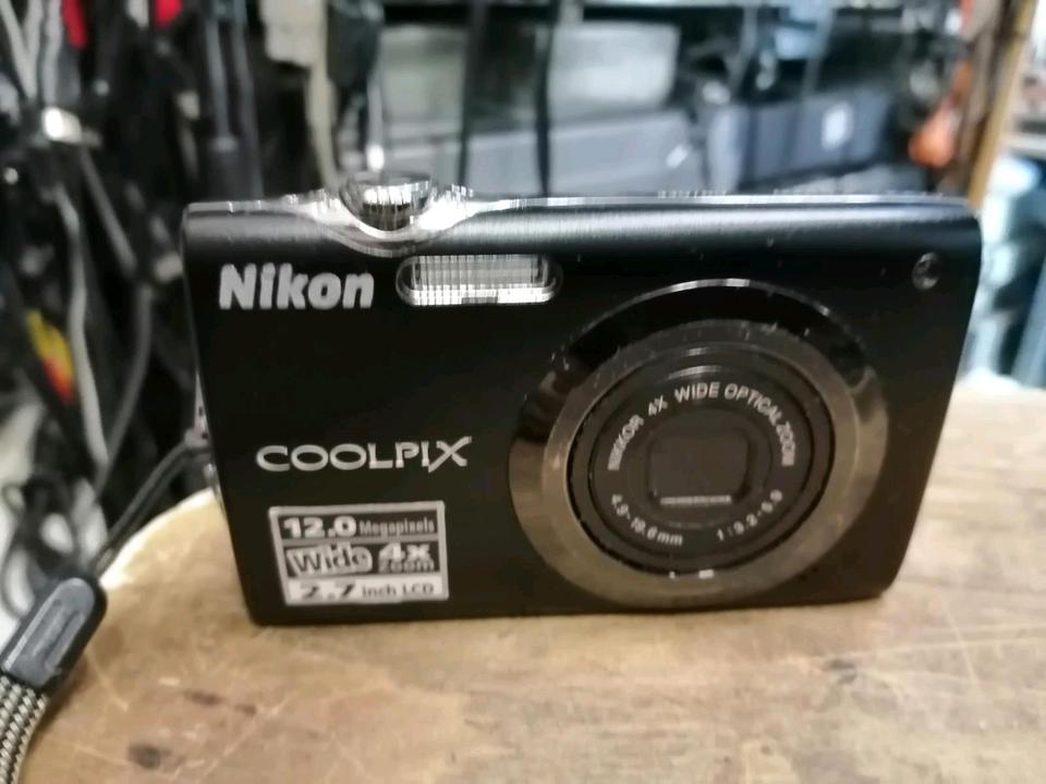 NIKON COOLPIX S3000, Digital-Kamera mit Zubehör!!!