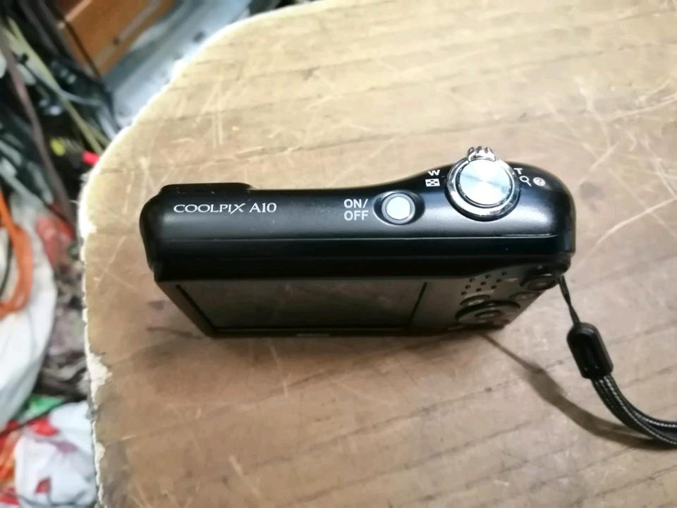 NIKON COOLPIX A10, Digital-Kamera OHNE Speicherkarte!