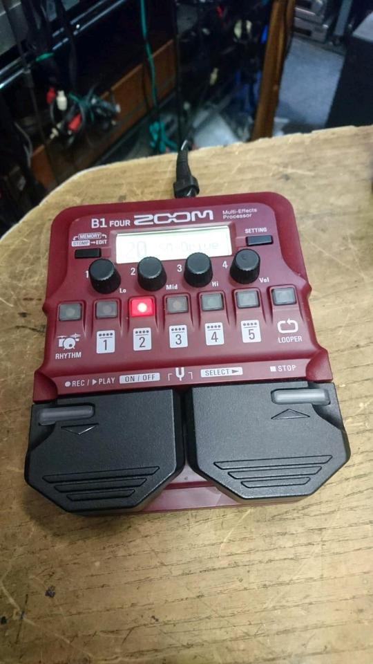 ZOOM B1 Four, Multi-Effects Processor/Effekt-Gerät!!