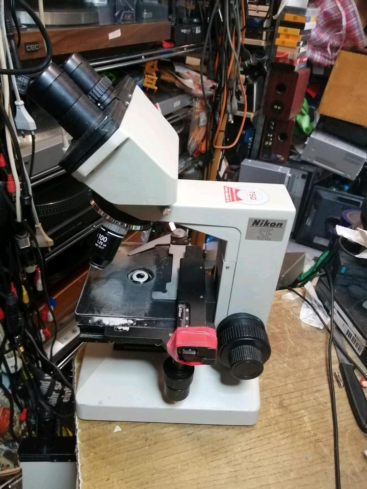2 NIKON MIKROSKOPE, 1 Mikroskop ist etwas DEFEKT!!