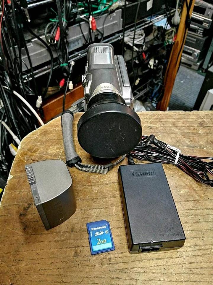 CANON MVX10i, MiniDV-Videocamera mit Speicherkarte und Zubehör!!!
