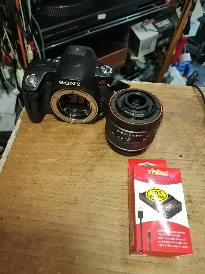 SONY Alpha DSIR A390 Digitalkamera + SONY Objektiv, mit Zubehör!!