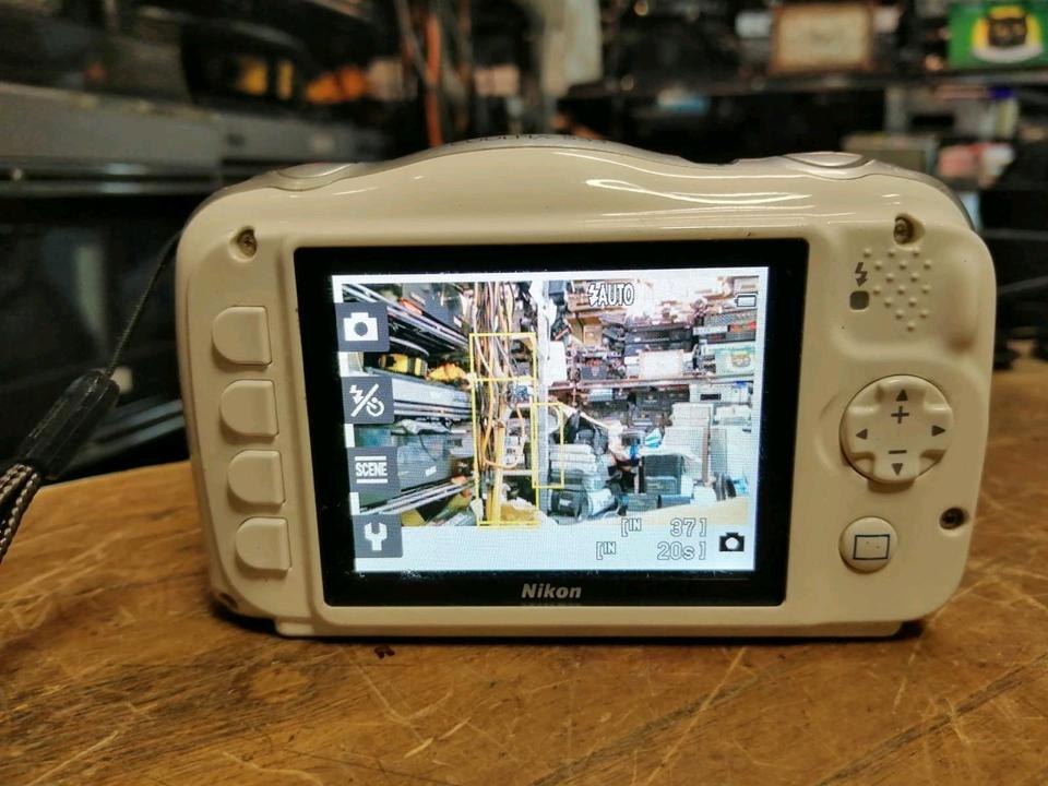 NIKON COOLPIX S33, Digital-Kamera mit Zubehör!!!