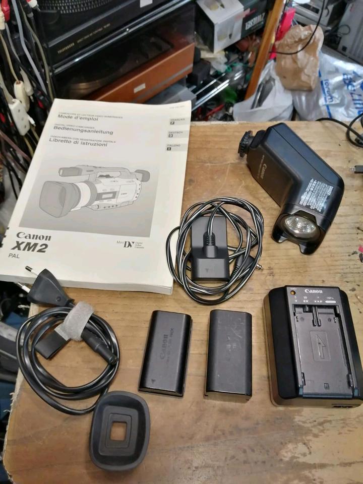 CANON XM2 3CCD Digital Video Camcorder + VL-10Li, mit Zubehör!!!