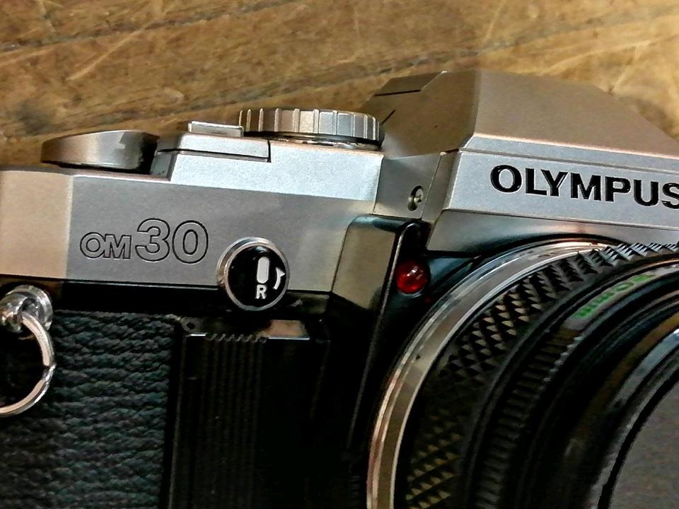 OLYMPUS OM30, Analog-Kamera mit OLYMPUS Objektiv, guter Zustand!!