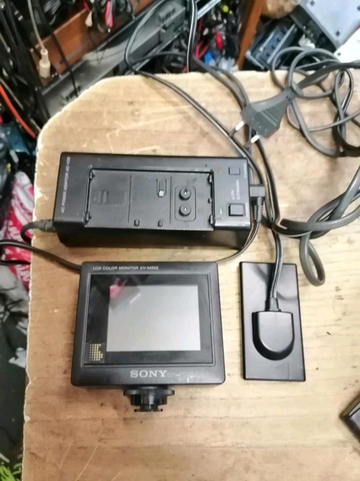 SONY XV-M30E, LCD COLOR MONITOR mit Zubehör!!!