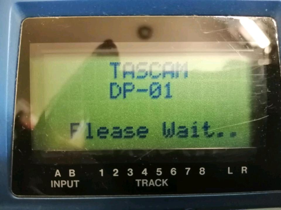 TASCAM DP-01, Mixer, DEFEKT!!!