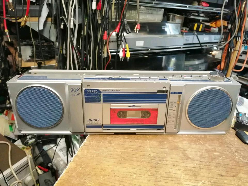 UNISEF AF-2000 Stereo Mini Radio-Cassetten-Recorder!!!