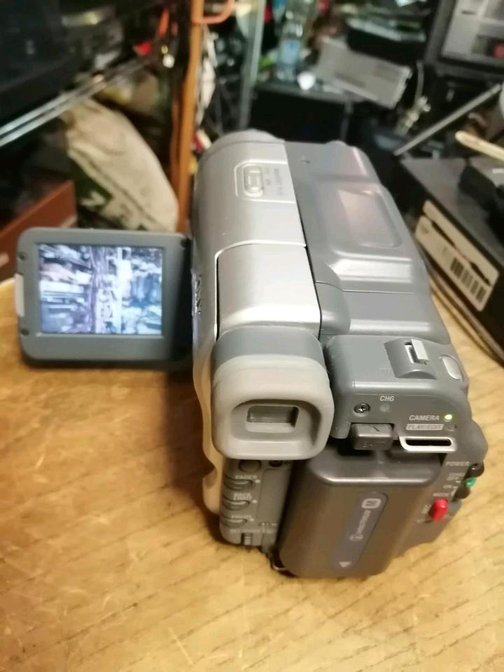 SONY DCR-TRV255E, Videocamera Digital 8, mit Zubehör!!!