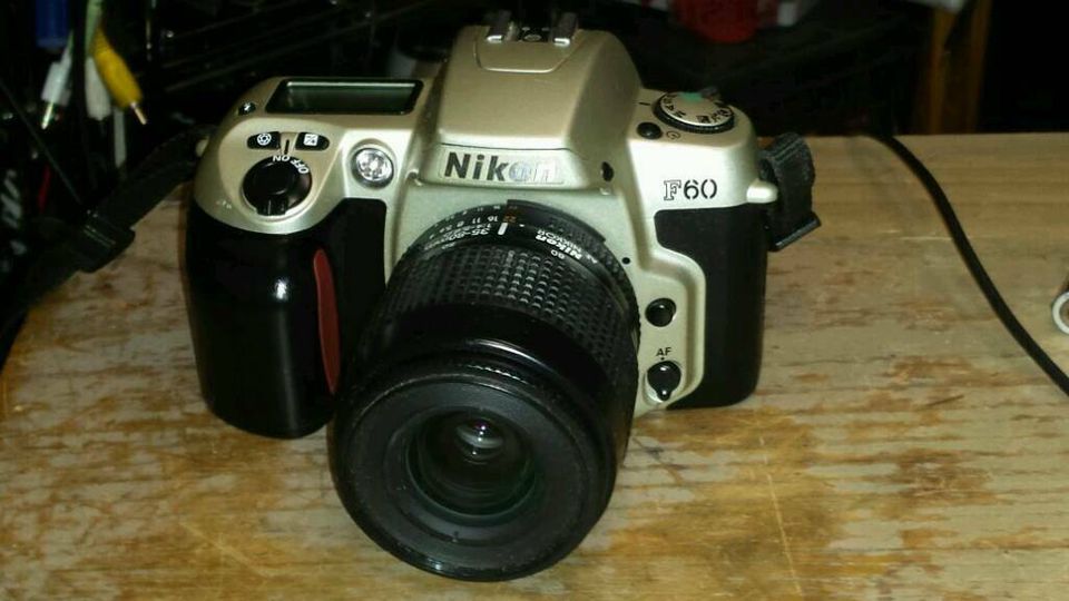 NIKON F60; Analog-Camera und Objektiv NIKON AF NIKKOR