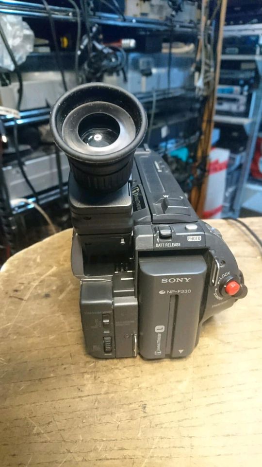 SONY CCD-TR3200E, Videocamera, Hi8 und Video 8, mit Zubehör!!