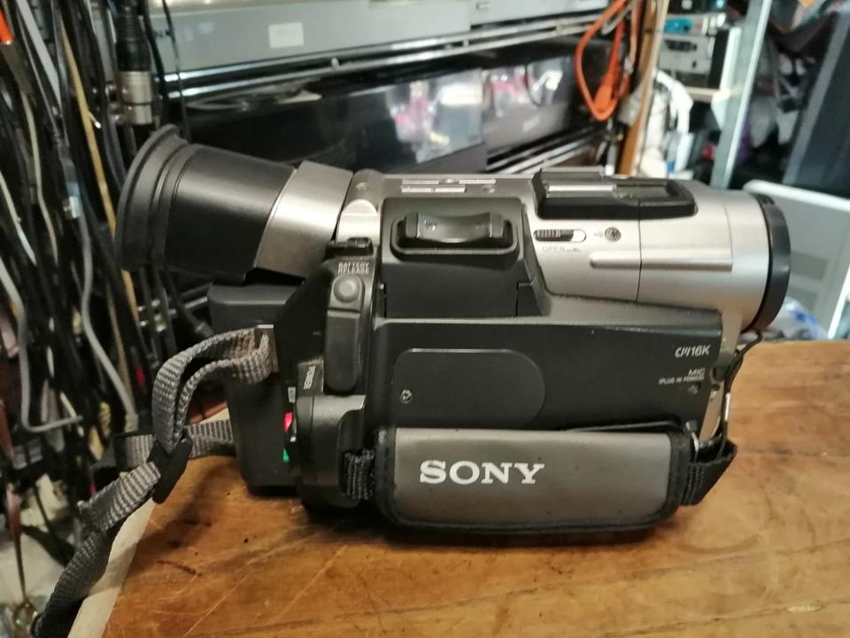 SONY DCR-TRV7E, Digital MiniDV-Videocamera mit Zubehör!!