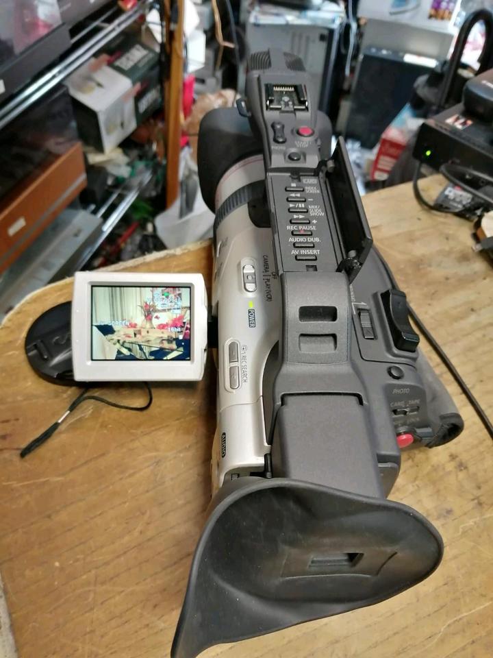CANON XM2 3CCD Digital Video Camcorder + VL-10Li, mit Zubehör!!!