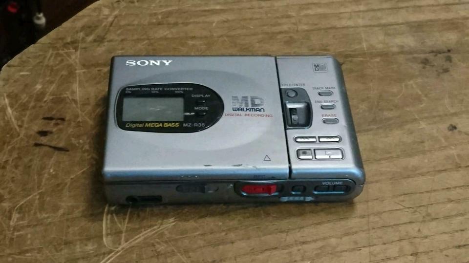 SONY MZ-R35 portable Minidisc-Recorder mit Original-Adapter