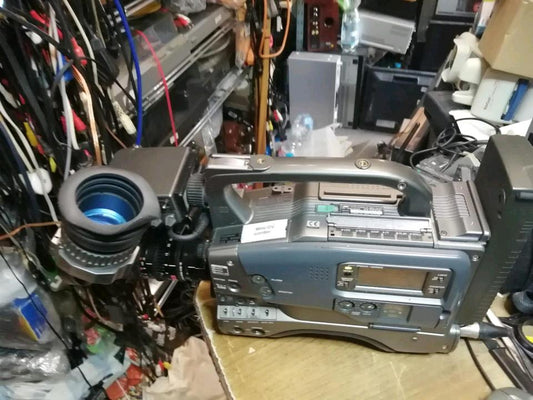 JVC GY-DV500, MiniDV-Videocamera mit einem Adapter!!
