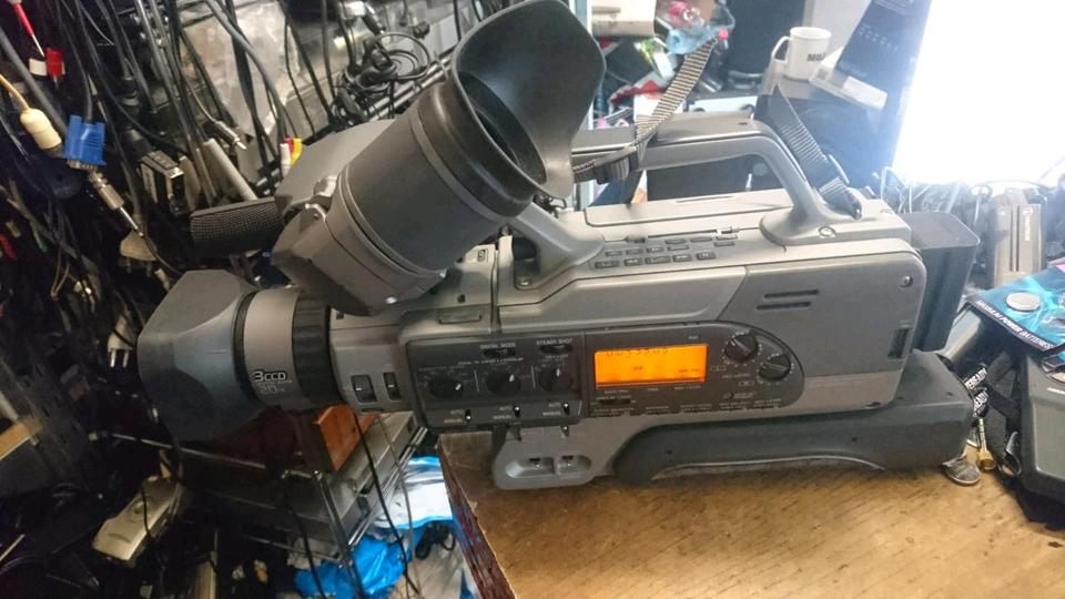 SONY DCR-VX9000E PAL, DV-Videocamera mit Zubehör!!