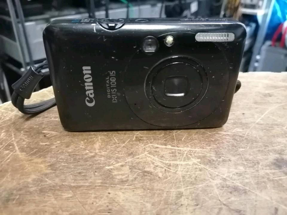 CANON IXUS 100, Digital-Kamera mit Zubehör, schwarz!