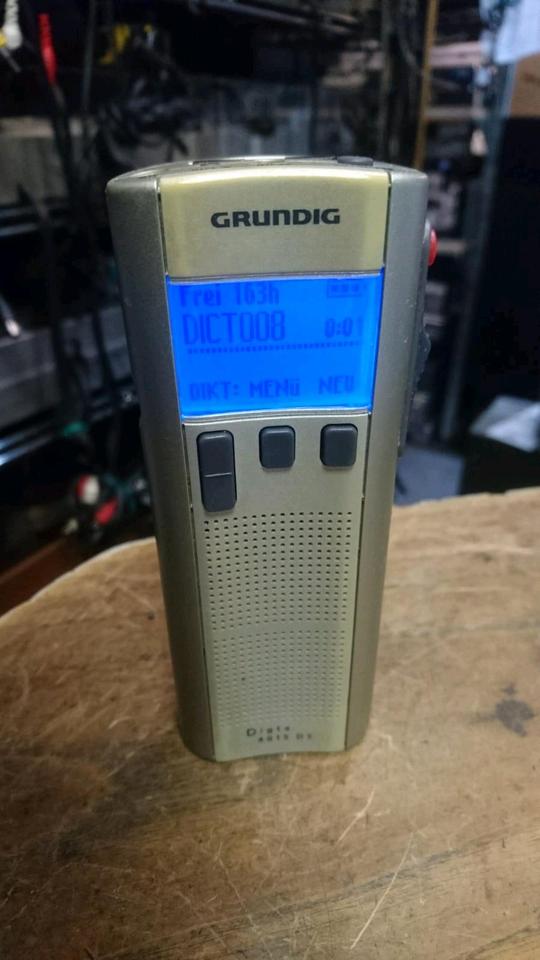 Diktiergerät GRUNDIG Digta 4015 DS, mit Zubehör!!!