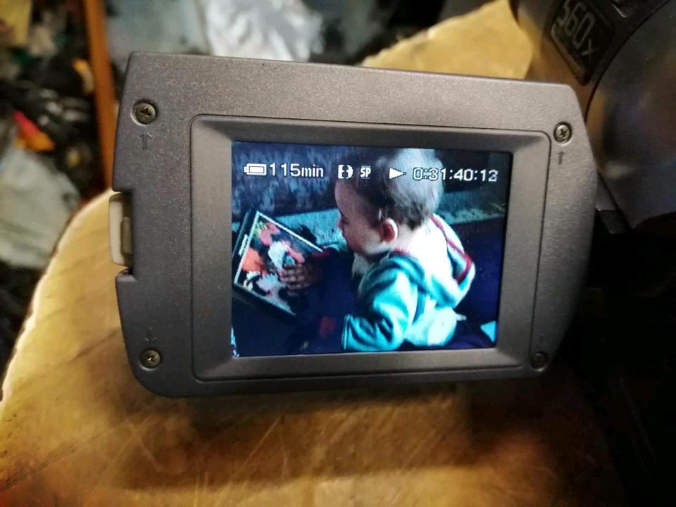 SONY DCR-TRV 145E Digital 8, Videocamera mit Zubehör!!