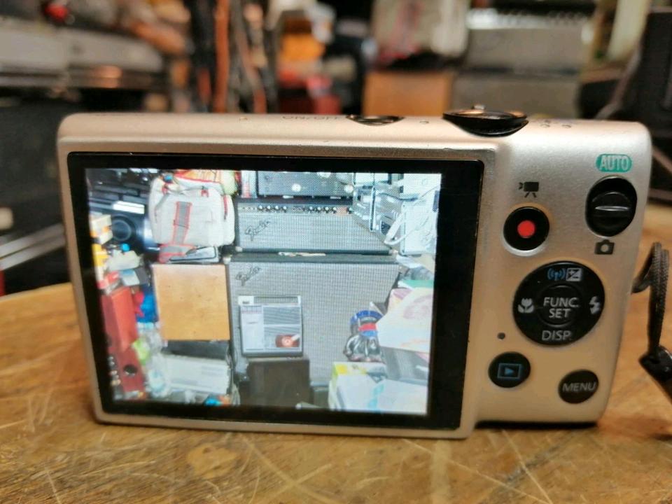 CANON IXUS 135, Digital-Kamera OHNE Speicherkarte!!