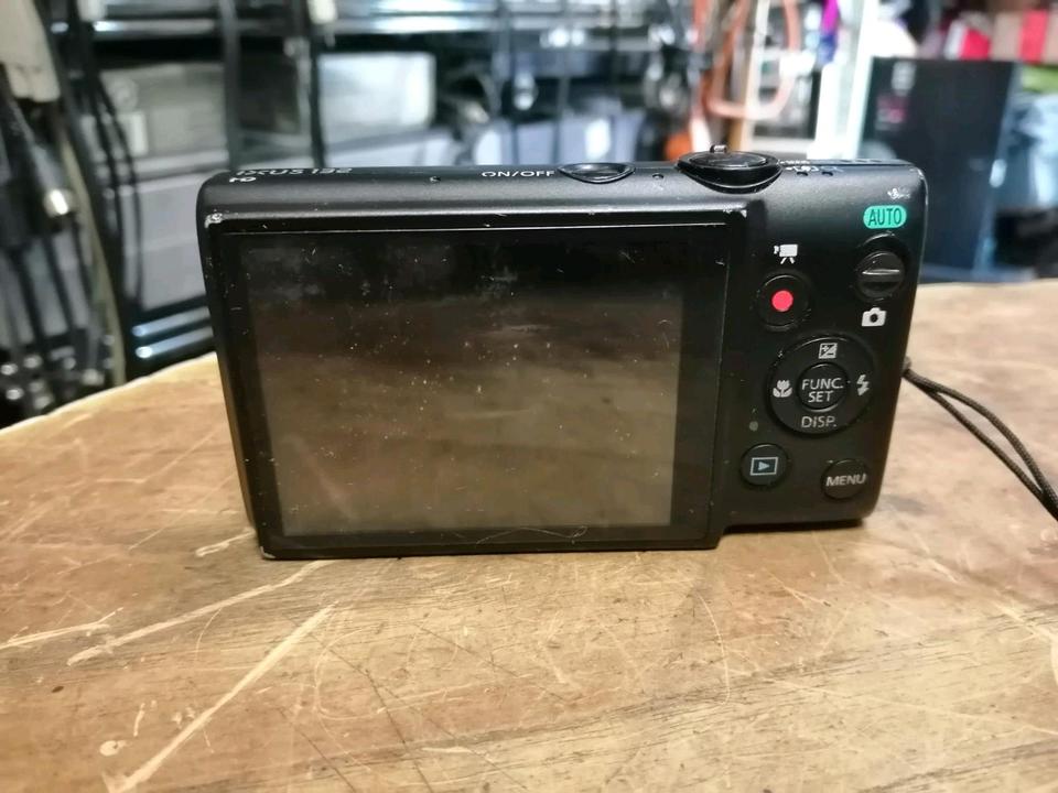 CANON IXUS 132, Digital-Kamera mit Zubehör!!