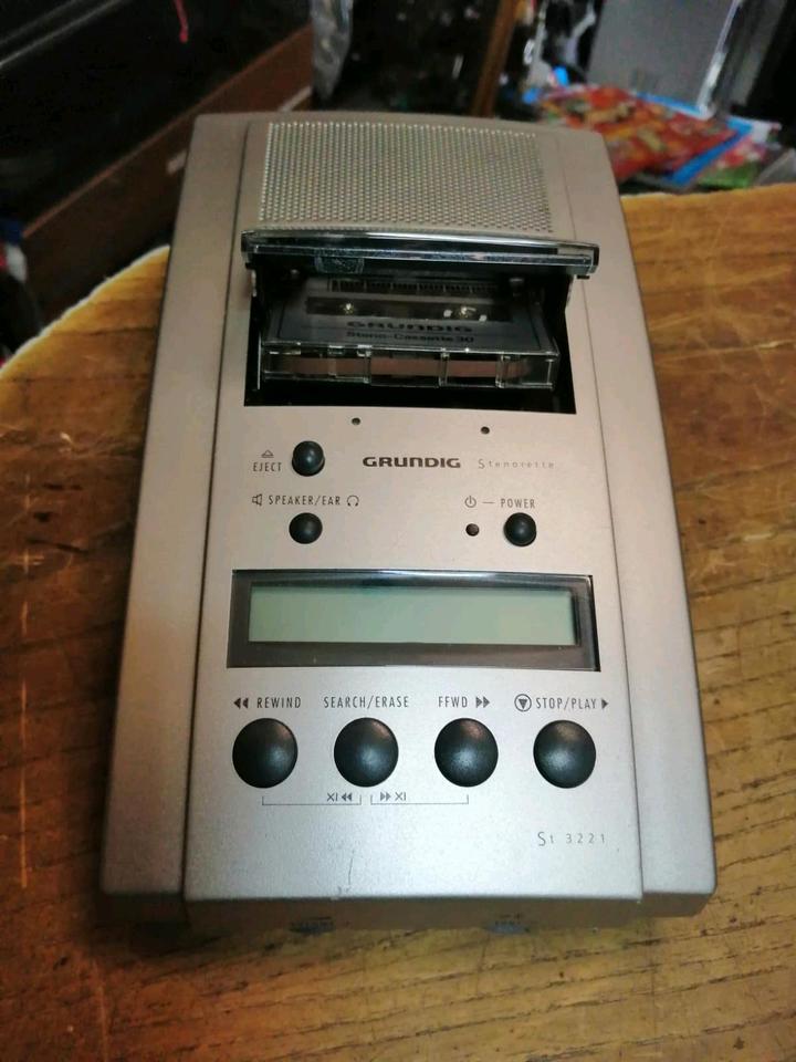 GRUNDIG Stenorette St3221, Wiedergabegerät mit Zubehör!!!