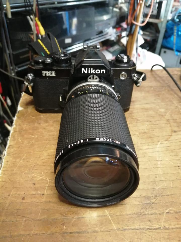 NIKON FM2 Analog-Kamera + ZOOM NIKKOR 35~200 mm Objektiv!!