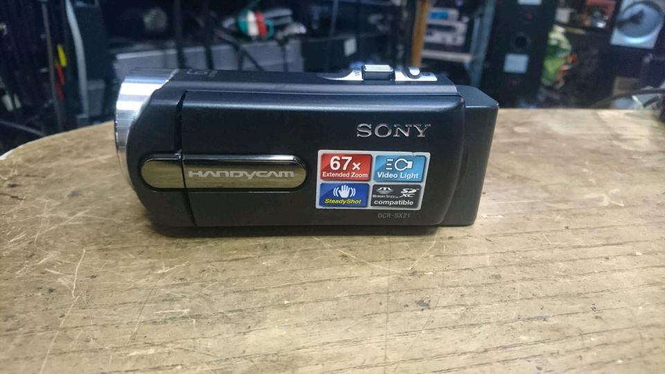 SONY DCR-SX21E, Digital Videocamera OHNE Speicherkarte, mit Zubeh