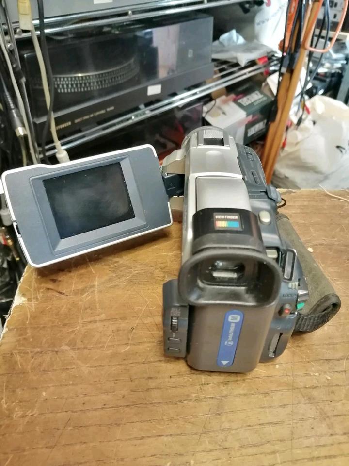 SONY DCR-TRV25E, MiniDV-Videocamera, OHNE Speicherkarte!