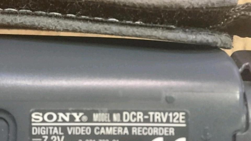 SONY DCR-TRV12E, MiniDV-Videocamera mit Zubehör!