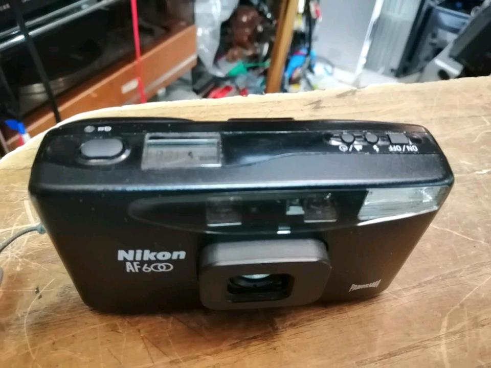NIKON AF600, Analog-Kamera, etwas DEFEKT!!!