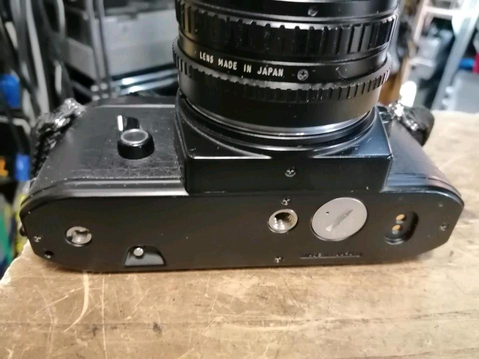 NIKON EM, Analog-Kamera mit Objektiv RMC Tokina 35-105mm