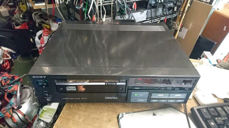 SONY CDP-101, CD-Player OHNE Fernbedienung, etwas DEFEKT!!