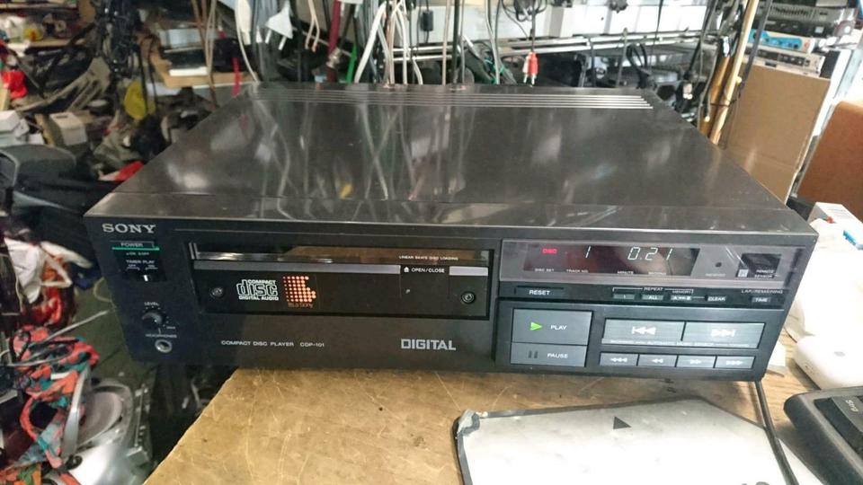 SONY CDP-101, CD-Player OHNE Fernbedienung, etwas DEFEKT!!