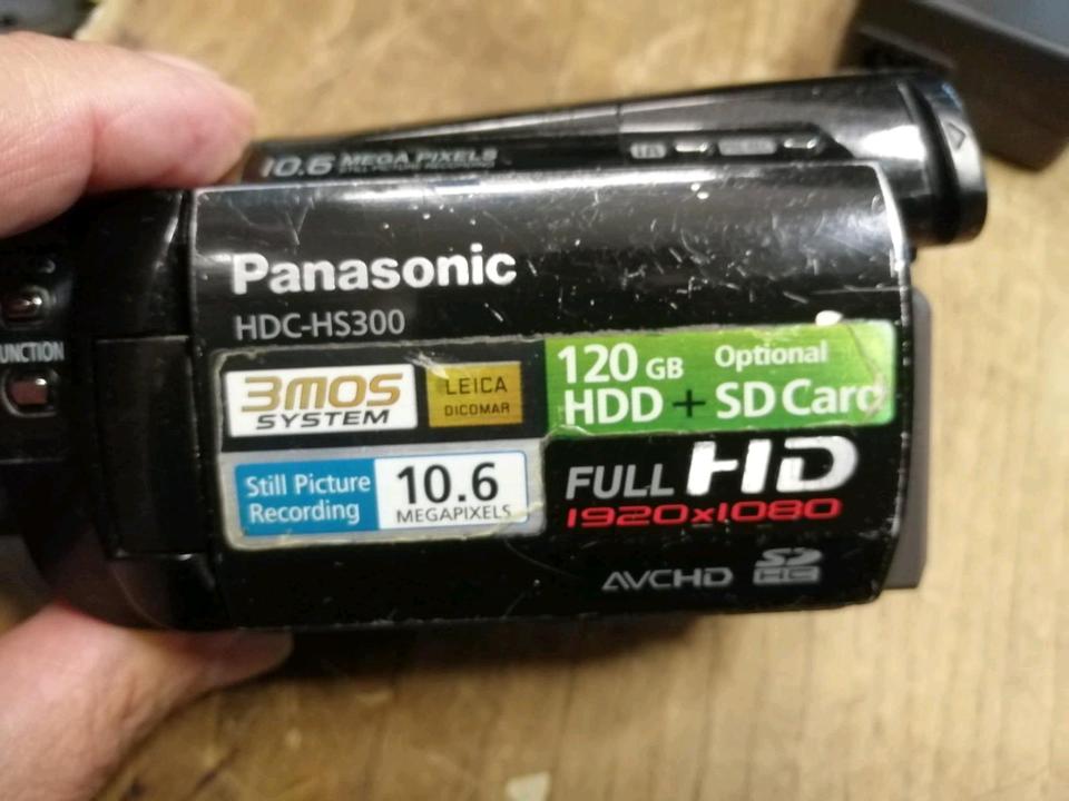 PANASONIC HDC-HS300, Videocamera OHNE Speicherkarte!!!