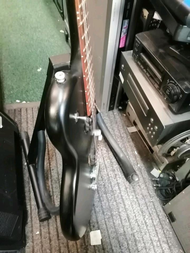 E-Gitarre "ARIA", guter Zustand, 1 Saite fehlt!!
