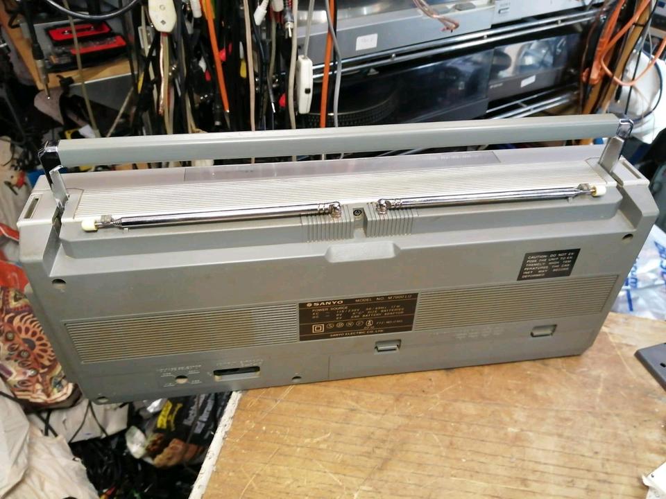 SANYO M7900 LU, Mini & Slim Radio-Cassetten-Recorder!