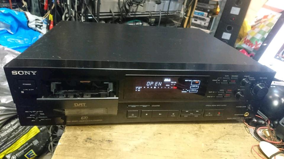 SONY DTC-670, Digital DAT-Recorder, etwas DEFEKT!!!