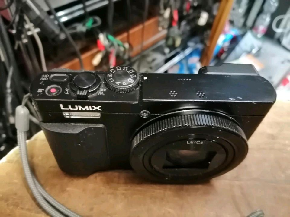 PANASONIC LUMIX DMC-TZ71, Digital-Kamera mit Zubehör!