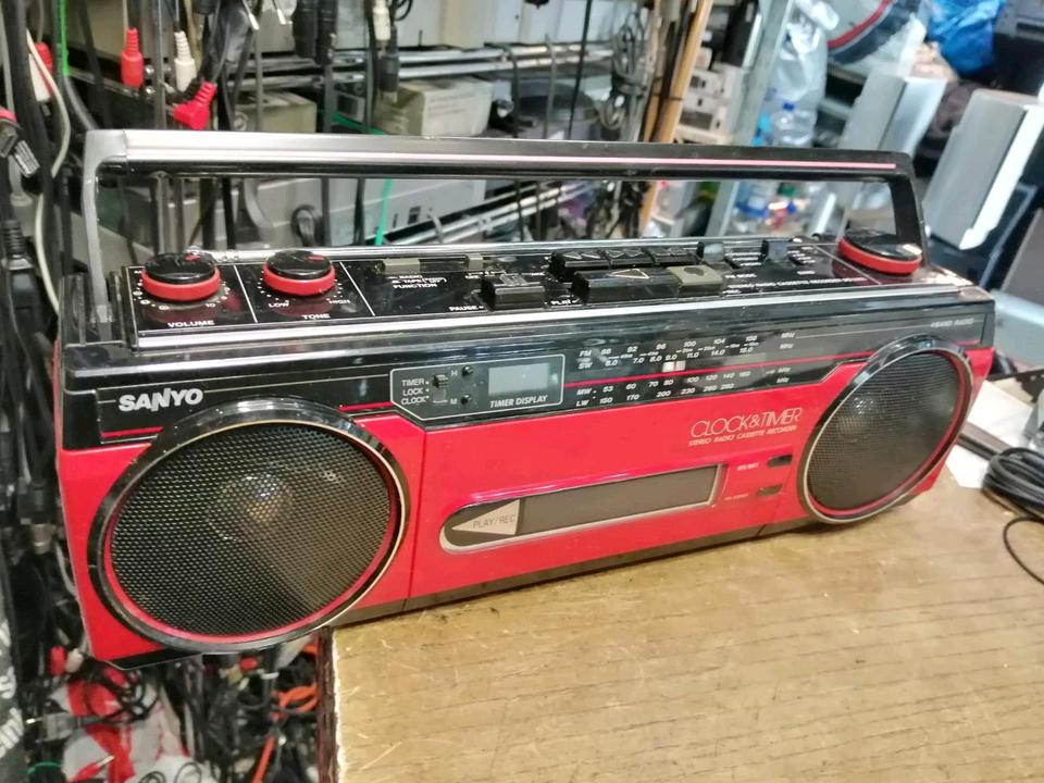 SANYO MS320L, Radio-Cassetten-Recorder mit Universal-Adapter, rot