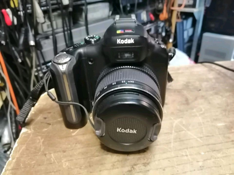 KODAK EasyShare P880, Digital-Kamera mit Zubehör!!!