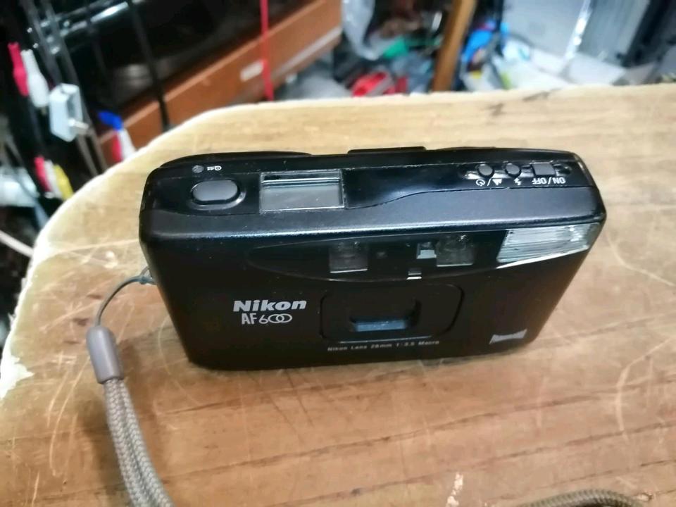 NIKON AF600, Analog-Kamera, etwas DEFEKT!!!